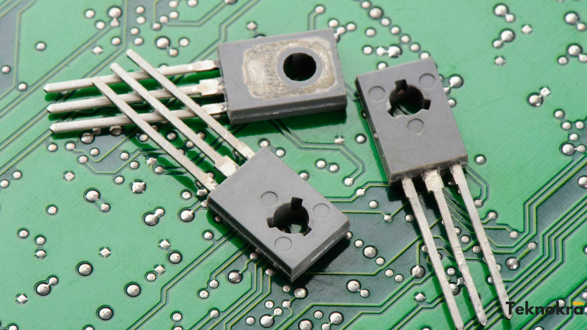 Cara Merakit Transistor Final Toshiba 2 Set