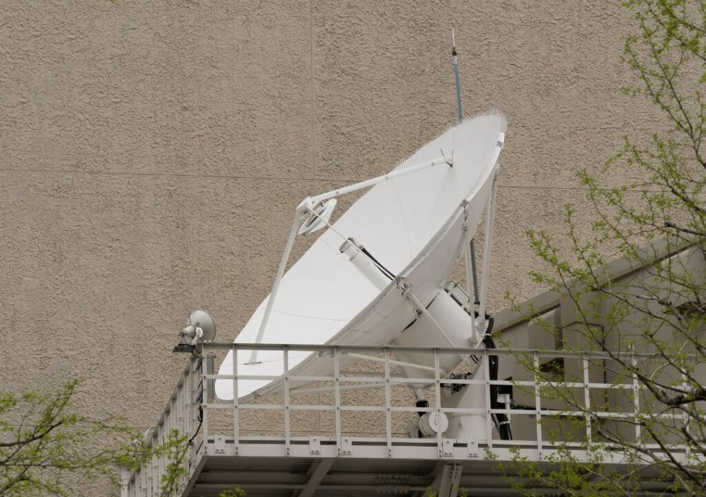 parabola iuran dan parabola berlangganan