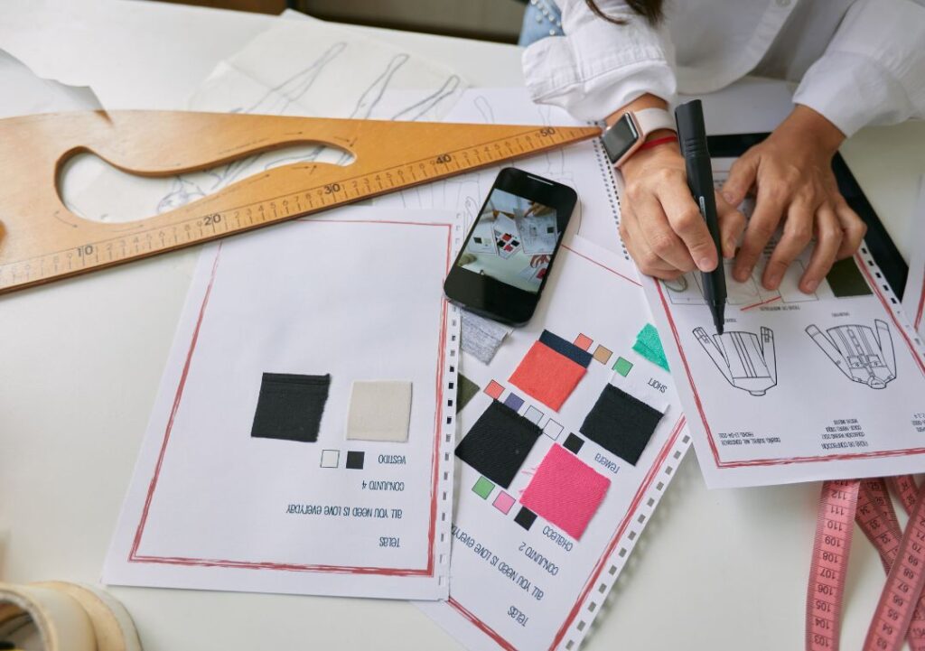 Seniman atau Desainer